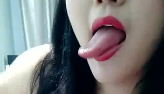 手机直播福利之干爹的幸福生活，露脸大奶子大屁股夫