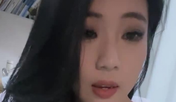 学生妹挺叛逆，【你的白月光】，在宿舍就把欲望写脸