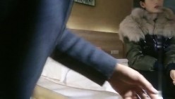 老哥【雀儿漫天飞】约了个高颜值01年妹子TP啪啪，上位骑乘床边后入猛操