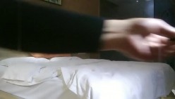 老哥【雀儿漫天飞】约了个高颜值01年妹子TP啪啪，上位骑乘床边后入猛操