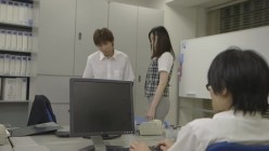 HBAD-267 声の出せない状況で犯され感じてしまった新卒女子社員 鈴原エミリ