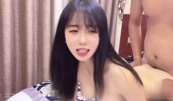 糖心出品-『小桃』公园搭讪陌生路人激情拍摄 淫荡