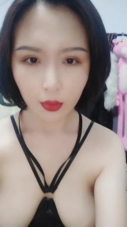 字母圈少妇露脸直播玩刺激游戏，刷礼物幸运大转盘，喝尿抽逼搞菊花，淫声荡语不断被狼友调教的骚母狗好刺激