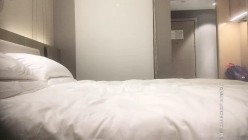 【91沈先生】18岁白虎小萝莉来了大姨妈，300块亲下咪咪退货，第二个妹子口活不给力，老金怒斥到哭泣不止