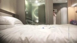 【91沈先生】18岁白虎小萝莉来了大姨妈，300块亲下咪咪退货，第二个妹子口活不给力，老金怒斥到哭泣不止