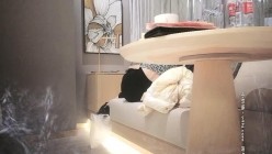 【91沈先生】18岁白虎小萝莉来了大姨妈，300块亲下咪咪退货，第二个妹子口活不给力，老金怒斥到哭泣不止