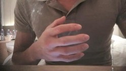 【91沈先生】18岁白虎小萝莉来了大姨妈，300块亲下咪咪退货，第二个妹子口活不给力，老金怒斥到哭泣不止