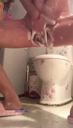 你们要的裸贷来了美女如云居然有个JC妹妹看身上有纹身应该是个冒牌货