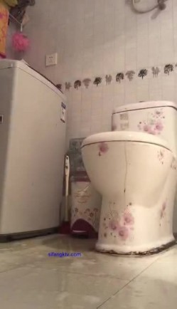 你们要的裸贷来了美女如云居然有个JC妹妹看身上有纹身应该是个冒牌货