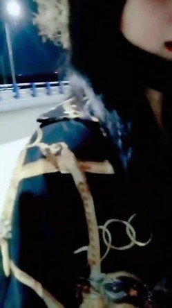 骚逼少妇 ️深夜户外露出直播,大胆勾引路人大叔,叫大叔配合拍一下 ️找个角落免费给大叔摸奶子操B穴~真的太骚太刺激啦!