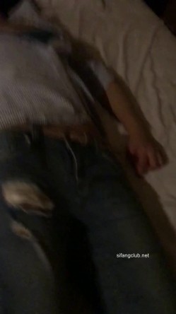 灌醉迷翻已婚女同事 ️带回酒店换上丝袜高跟各种虐玩