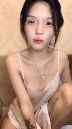 骨感少女【花琪琪】裸舞诱惑~白色丝袜情趣睡衣~道具自慰~掰穴特写太美了