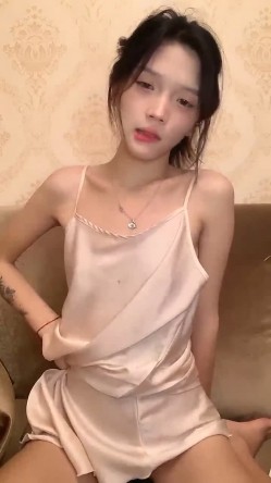 骨感少女【花琪琪】裸舞诱惑~白色丝袜情趣睡衣~道具自慰~掰穴特写太美了