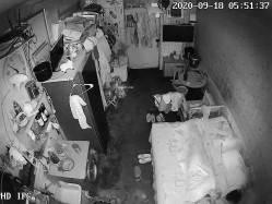 《家庭摄像头破解》不同场景偷窥多位夫妻各种姿势啪啪啪