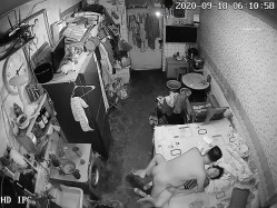 《家庭摄像头破解》不同场景偷窥多位夫妻各种姿势啪啪啪