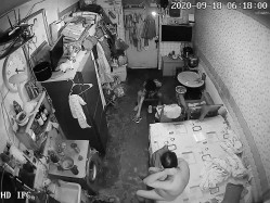 《家庭摄像头破解》不同场景偷窥多位夫妻各种姿势啪啪啪