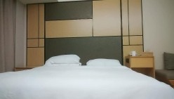 浪利战神两场连播酷爱高跟诱惑 都是苗条身材外围女 口交大鸡巴床上穿着高跟鞋做爱 各种体位蹂躏抽插刺激