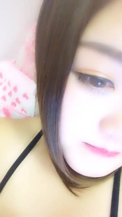 漂亮主播收费直播秀 身材小丰满 穿着镂空情趣内衣自慰揉穴很诱人