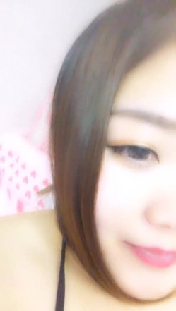 漂亮主播收费直播秀 身材小丰满 穿着镂空情趣内衣自慰揉穴很诱人