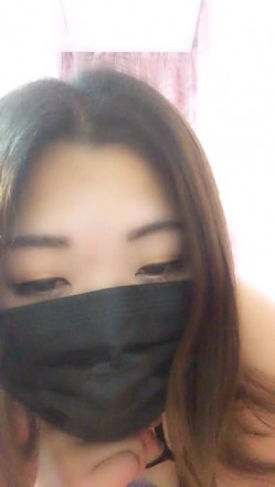 漂亮主播收费直播秀 身材小丰满 穿着镂空情趣内衣自慰揉穴很诱人