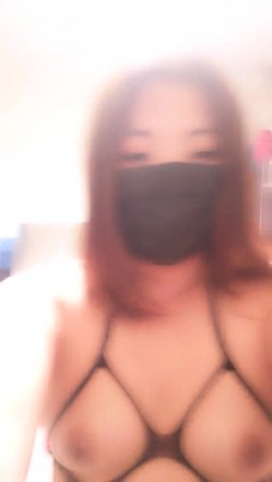 漂亮主播收费直播秀 身材小丰满 穿着镂空情趣内衣自慰揉穴很诱人