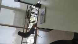 精品推荐 图书馆抄底偷拍学霸女神们的裙底风光