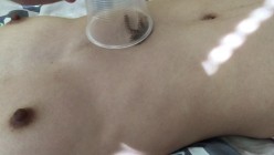 推荐 【重口味】虫子调教,捆绑,让多条虫子爬奶头,扔嘴里,妹子惊声尖叫,相当刺激