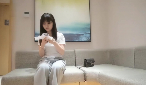 【小宝寻花】高价约外围清纯乖乖女，胸大乖巧