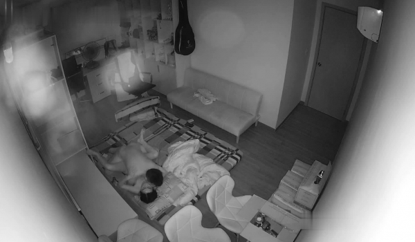 黑客 ️破解家庭网络摄像头偷拍高颜值年轻情侣 四