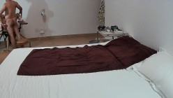 【性爱泄密 胖叔炮房】操上瘾红唇妹 干一半妹纸男友查岗 赶紧躲厕所里 骗走男友捆在炮椅继续操 高清1080P原版