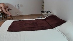 【性爱泄密 胖叔炮房】操上瘾红唇妹 干一半妹纸男友查岗 赶紧躲厕所里 骗走男友捆在炮椅继续操 高清1080P原版