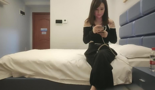 小马丶寻花紧接第二场满背纹身外围少妇，特写手指揉