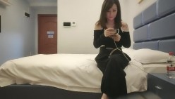 小马丶寻花紧接第二场满背纹身外围少妇，特写手指揉穴扣弄，舔屌深喉骑上来，扶着屁股后入猛操