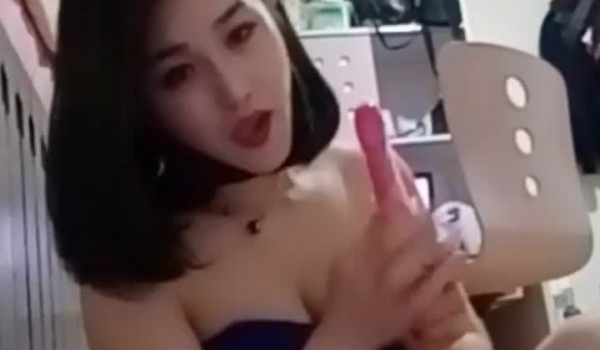 高颜值气质美女主播孙莹莹空姐制服黑丝大尺度自慰