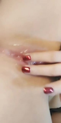 清纯美女大学生露脸直播挣生活费，情趣黑丝诱惑自慰，小逼粉嫩流出白浆，浪荡呻吟好想舔一舔续集