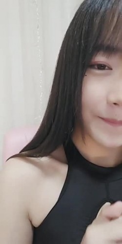 清纯美女大学生露脸直播挣生活费，情趣黑丝诱惑自慰，小逼粉嫩流出白浆，浪荡呻吟好想舔一舔续集