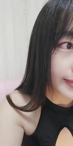 清纯美女大学生露脸直播挣生活费，情趣黑丝诱惑自慰，小逼粉嫩流出白浆，浪荡呻吟好想舔一舔续集