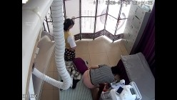 少妇貌似遍体鳞伤来美容院护理衣全脱光了用袋子把她装起来