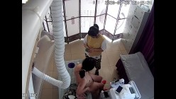 少妇貌似遍体鳞伤来美容院护理衣全脱光了用袋子把她装起来