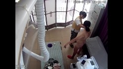 少妇貌似遍体鳞伤来美容院护理衣全脱光了用袋子把她装起来