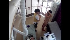 少妇貌似遍体鳞伤来美容院护理衣全脱光了用袋子把她装起来