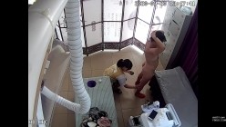 少妇貌似遍体鳞伤来美容院护理衣全脱光了用袋子把她装起来