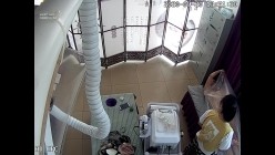 少妇貌似遍体鳞伤来美容院护理衣全脱光了用袋子把她装起来