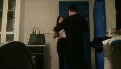 胖哥尝试新口味约了位保养很不错的气质轻熟女啪啪,胸大屁股翘,会的多,操起来很配合,干完逼后又口爆.国语!
