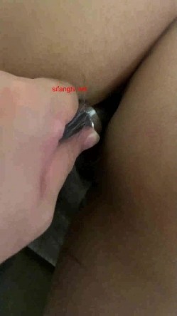 请新来的女同事吃饭在啤酒里下药迷晕 用高跟鞋插她的B