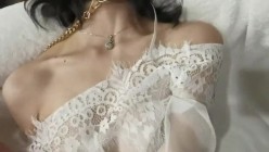 漂亮小母狗 我是主人的小母狗 啊啊 到底了 主人快点射 假鸡吧插出白浆 再扛着白长靴无套输出 内射