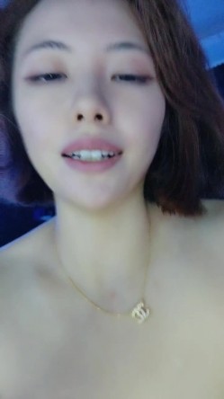 性感的钢管舞女神飘飘精彩大秀直播,全程露脸各种发骚,让鲜肉小哥舔着阴蒂抠弄骚穴,高潮冒白浆,呻吟可射