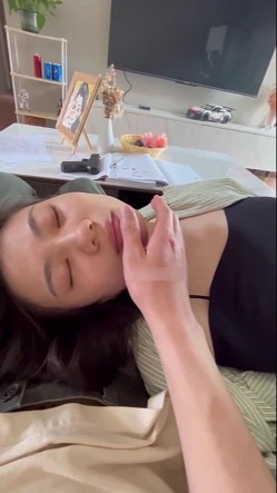 【迷玩】首发未流出多次迷玩翻眼摆弄可爱妹子