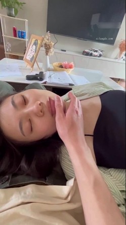 【迷玩】首发未流出多次迷玩翻眼摆弄可爱妹子