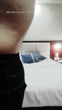 【唐伯虎爱上零零后】专约少妇,连续挑选两个,温柔长腿御姐,皮肤白皙嫩滑狂插